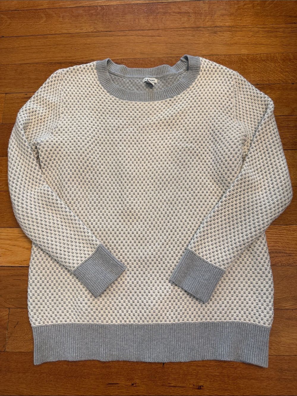 L.L. Bean Vintage Gray and Cream Textured Crewneck Sweater - Womens Medium